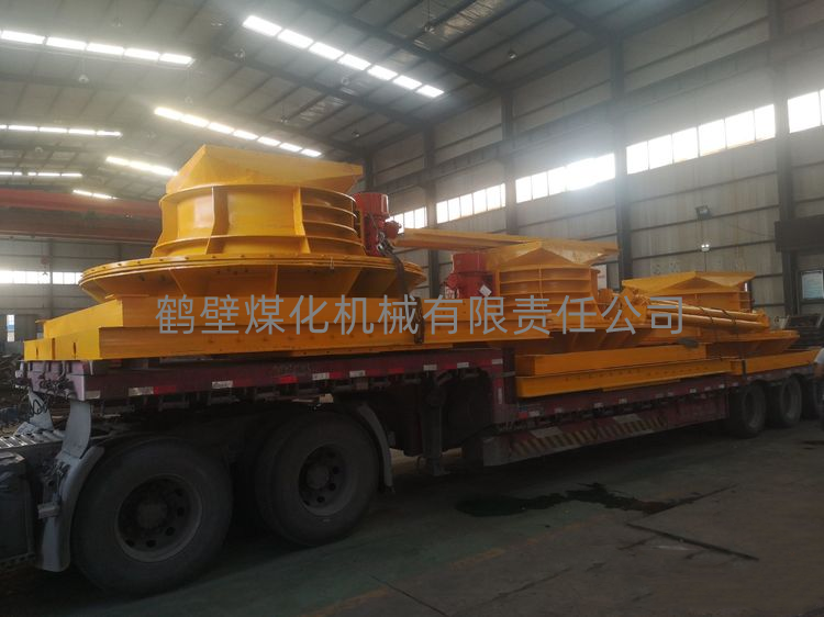 榆林建設(shè)物流園的12臺(tái)振動(dòng)活化給料機(jī)其中6臺(tái)裝車(chē)中